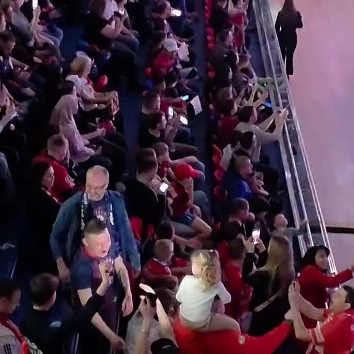 Второй тайм в самом разгаре! Болеют за команды даже самые маленькие фанаты! НУР. Официально |