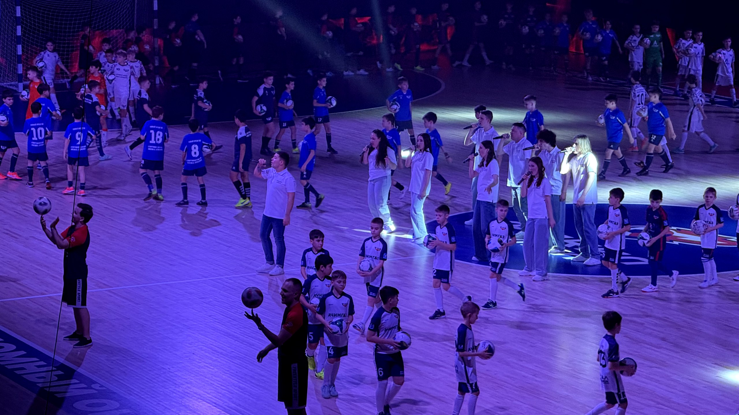 В Новом Уренгое торжественно открыли «Факел-Арену» В Новом Уренгое торжественно открыли «Факел-Арену»