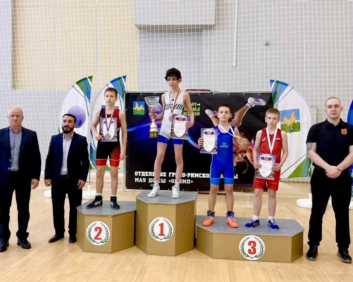 Ямальские борцы завоевали семь наград на соревнованиях в Пыть-Яхе Ямальские борцы завоевали семь наград на соревнованиях в Пыть-Яхе