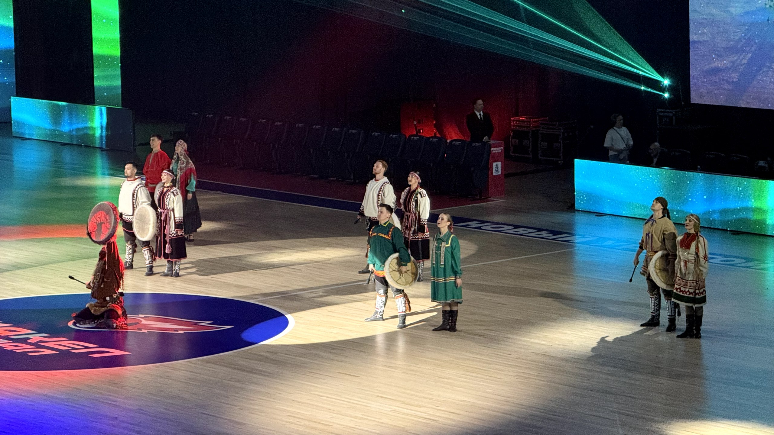 В Новом Уренгое торжественно открыли «Факел-Арену» В Новом Уренгое торжественно открыли «Факел-Арену»