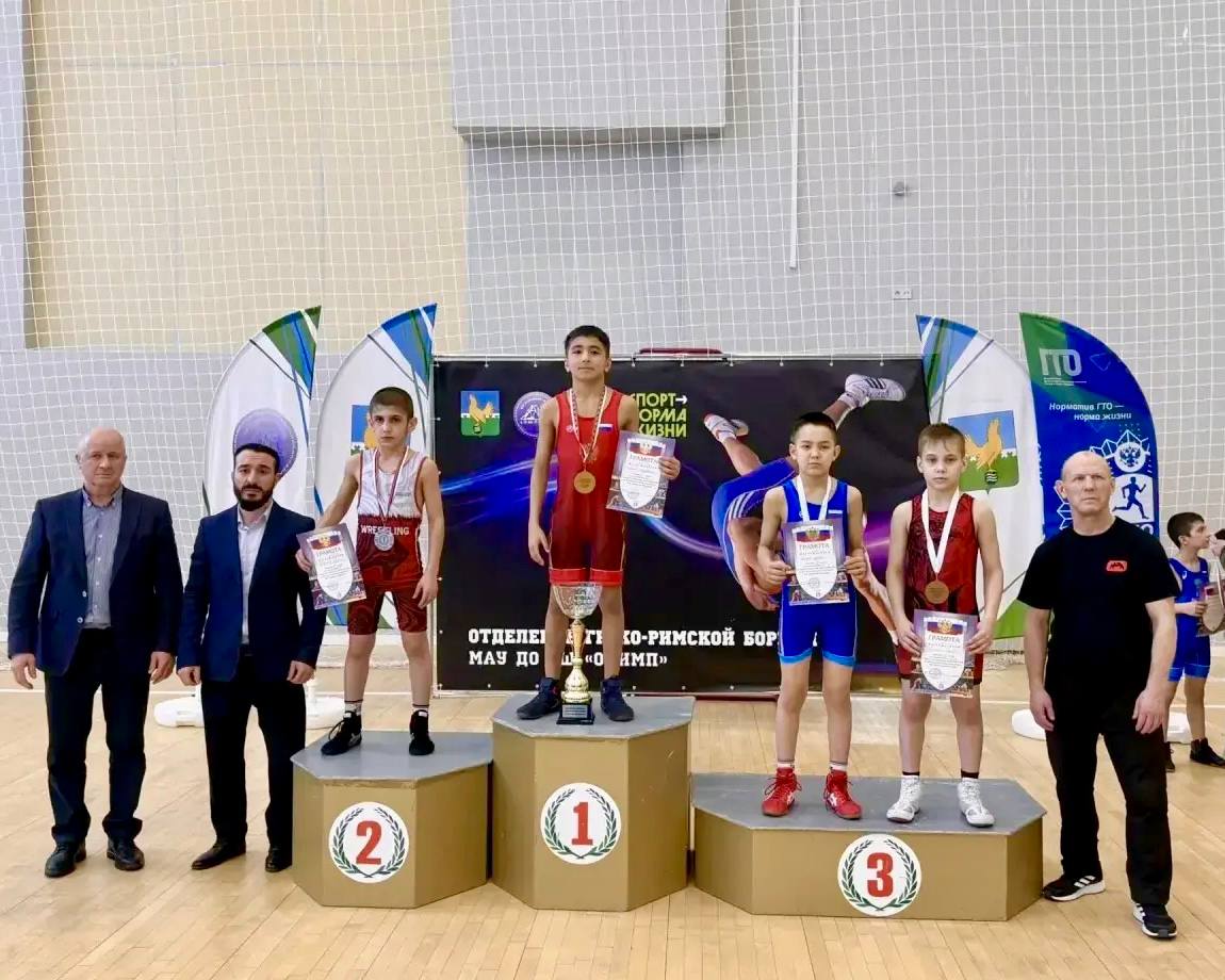 Ямальские борцы завоевали семь наград на соревнованиях в Пыть-Яхе Ямальские борцы завоевали семь наград на соревнованиях в Пыть-Яхе