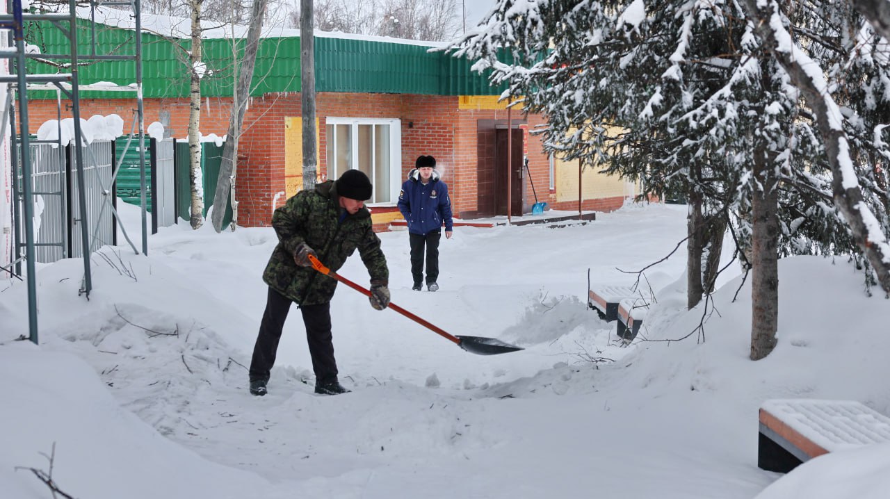Долой сугробы, или Салехард ждёт помощи от автомобилистов