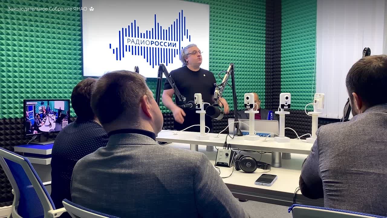 Большой парламентской командой во главе с председателем Сергеем Ямкиным побывали в гостях у команды ГТРК «Ямал»