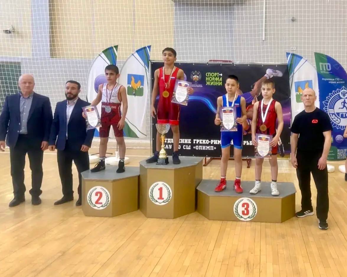 Ямальские борцы завоевали семь наград на соревнованиях в Пыть-Яхе Ямальские борцы завоевали семь наград на соревнованиях в Пыть-Яхе