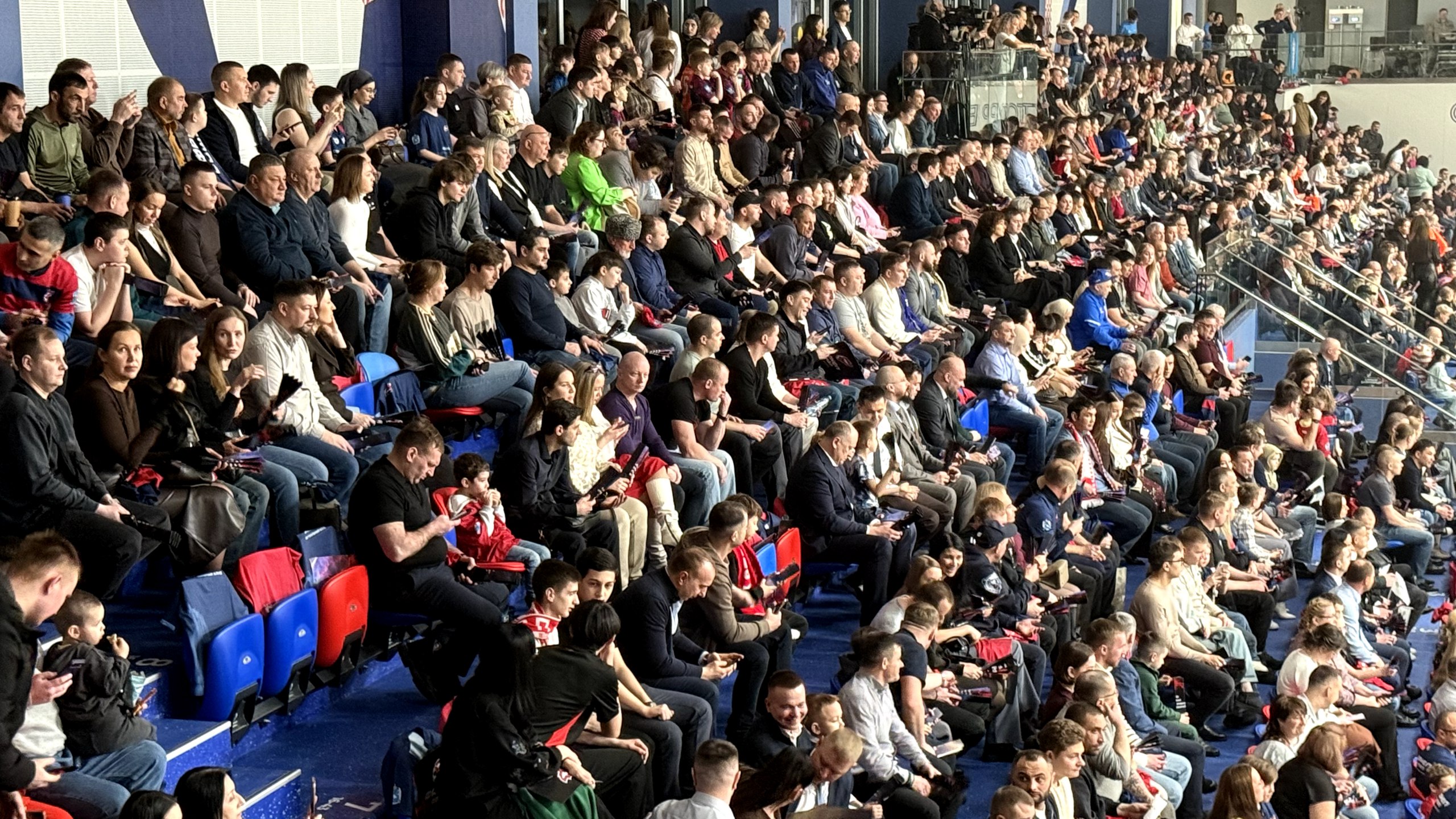 В Новом Уренгое торжественно открыли «Факел-Арену» В Новом Уренгое торжественно открыли «Факел-Арену»