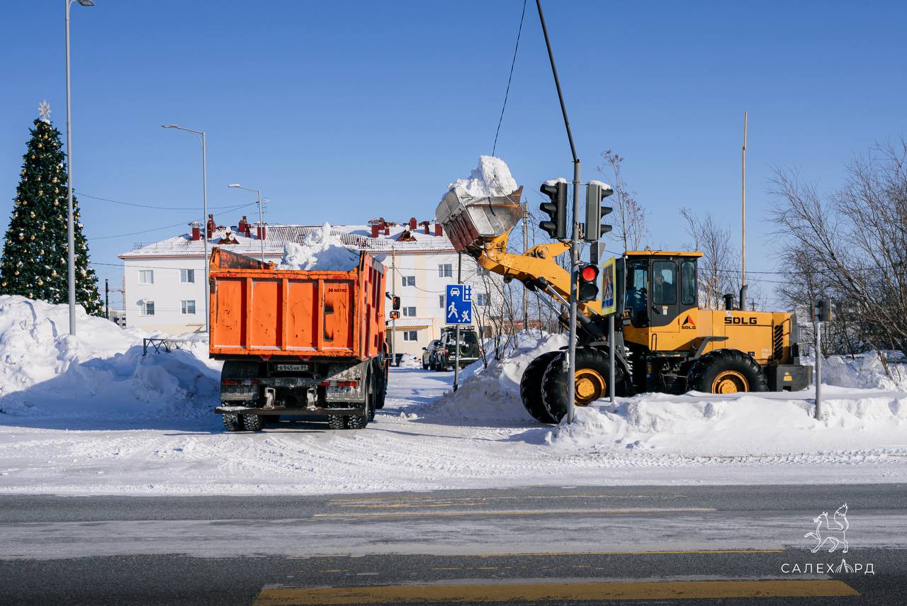 Ежедневно город активно расчищают от снега