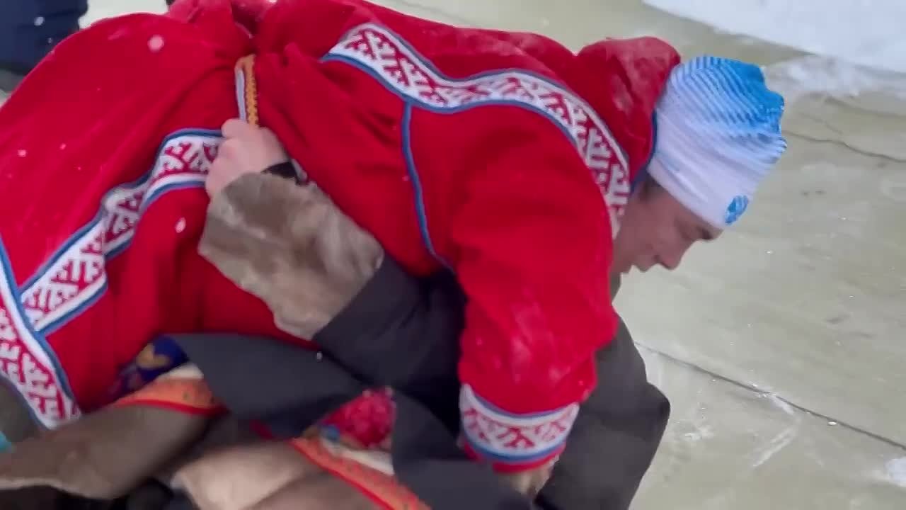 Началась яркая национальная борьба!