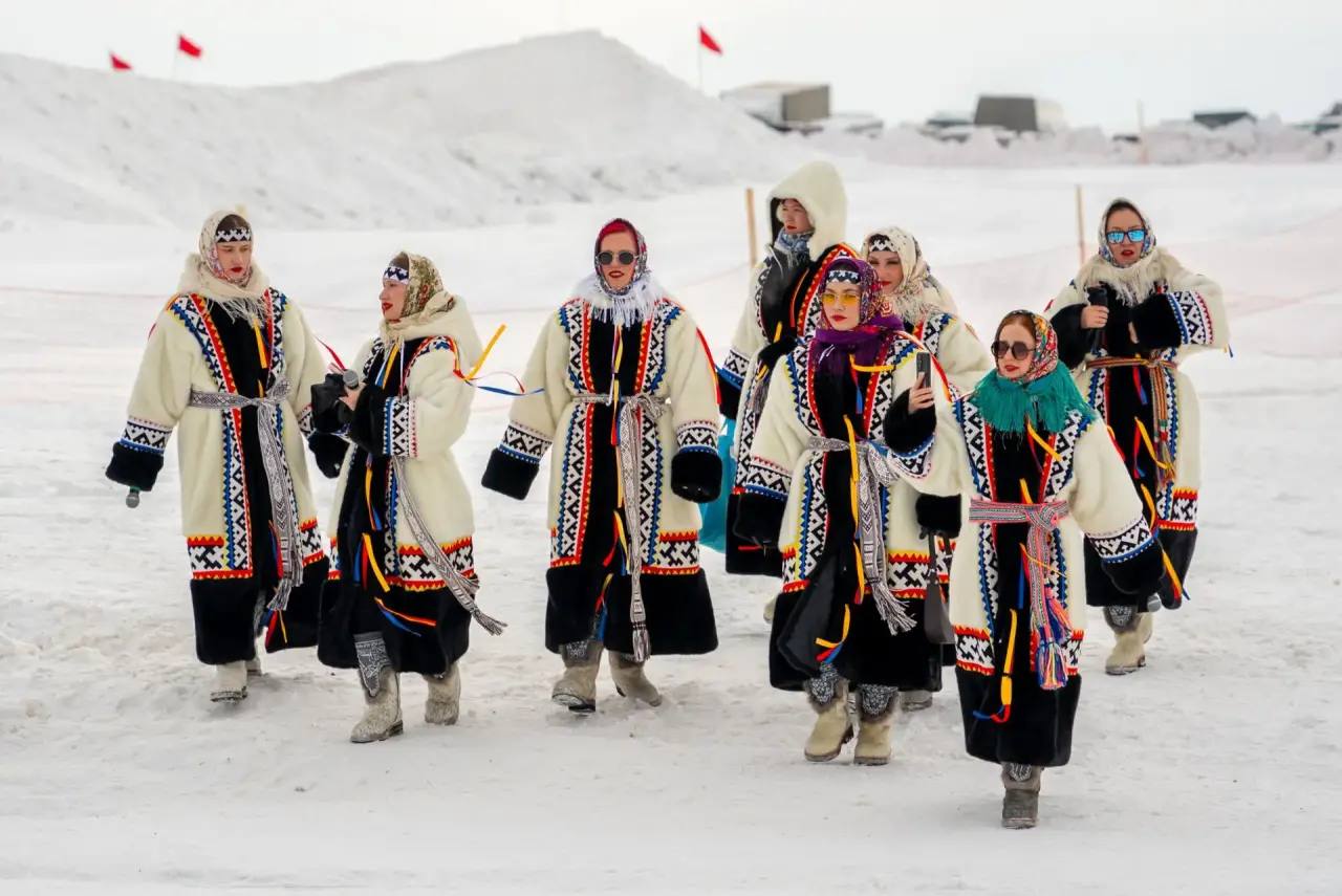 Первый день праздника в объективе - динамично, ярко, зрелищно Первый день праздника в объективе - динамично, ярко, зрелищно
