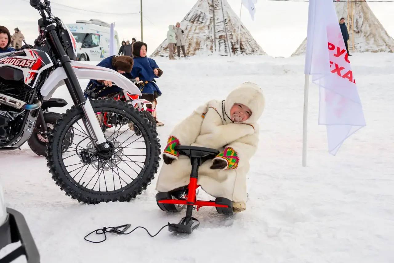 Первый день праздника в объективе - динамично, ярко, зрелищно Первый день праздника в объективе - динамично, ярко, зрелищно