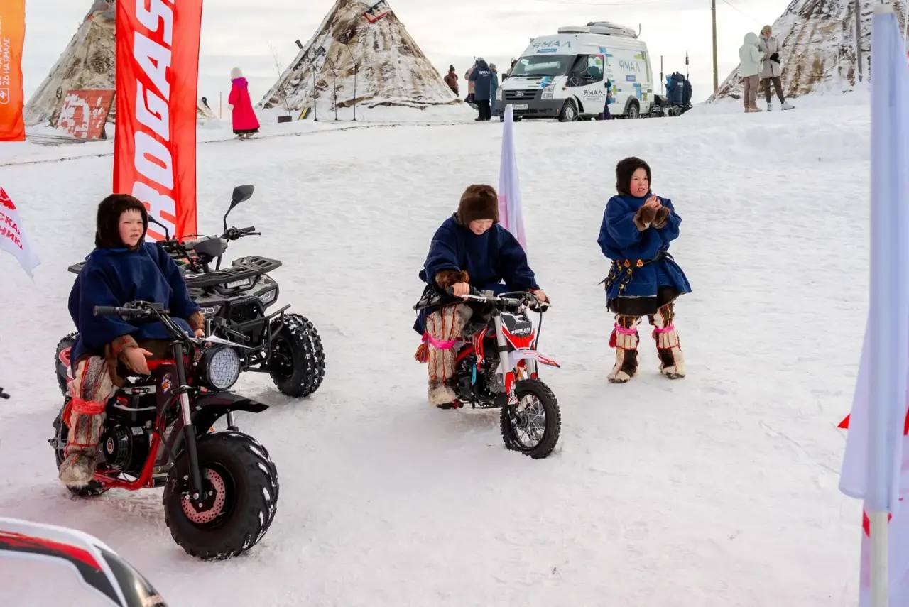 Первый день праздника в объективе - динамично, ярко, зрелищно Первый день праздника в объективе - динамично, ярко, зрелищно