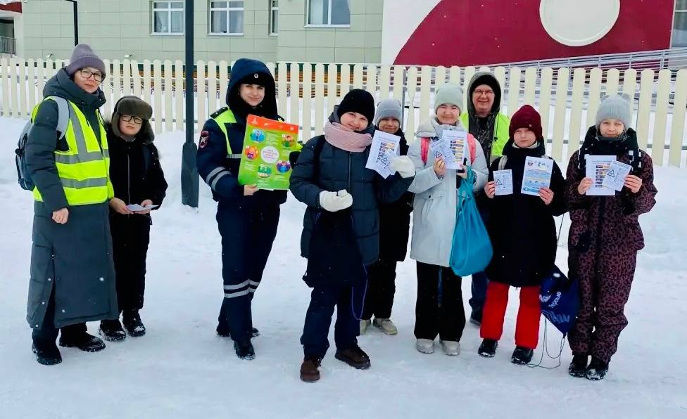 Госавтоинспекция Салехарда и родительский патруль провели акцию по безопасности пешеходов Госавтоинспекция Салехарда и родительский патруль провели акцию по безопасности пешеходов