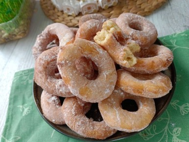 Как приготовить нежные пончики на кефире за считанные минуты