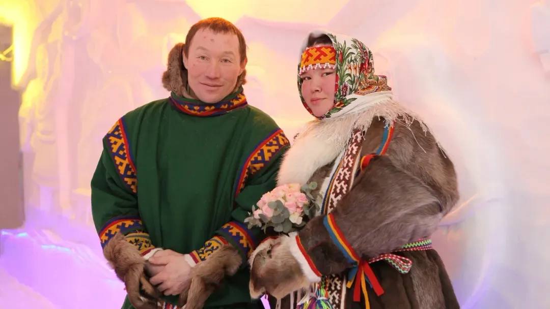 Любовь по-северному: тундровики сыграли свадьбы на Дне оленевода Любовь по-северному: тундровики сыграли свадьбы на Дне оленевода