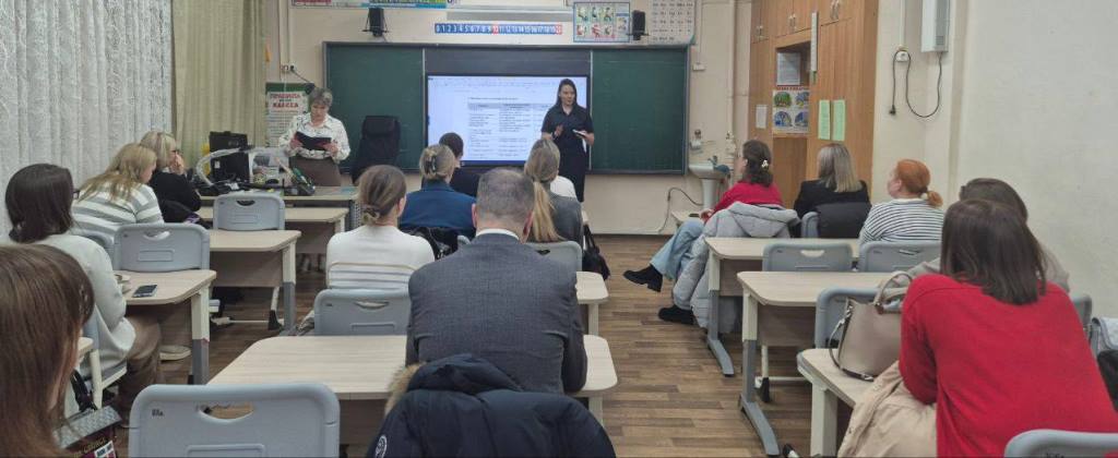 Автоинспекторы города Ноябрьска провели родительское собрание по предупреждению детского дорожно-транспортного травматизма Автоинспекторы города Ноябрьска провели родительское собрание по предупреждению детского дорожно-транспортного травматизма
