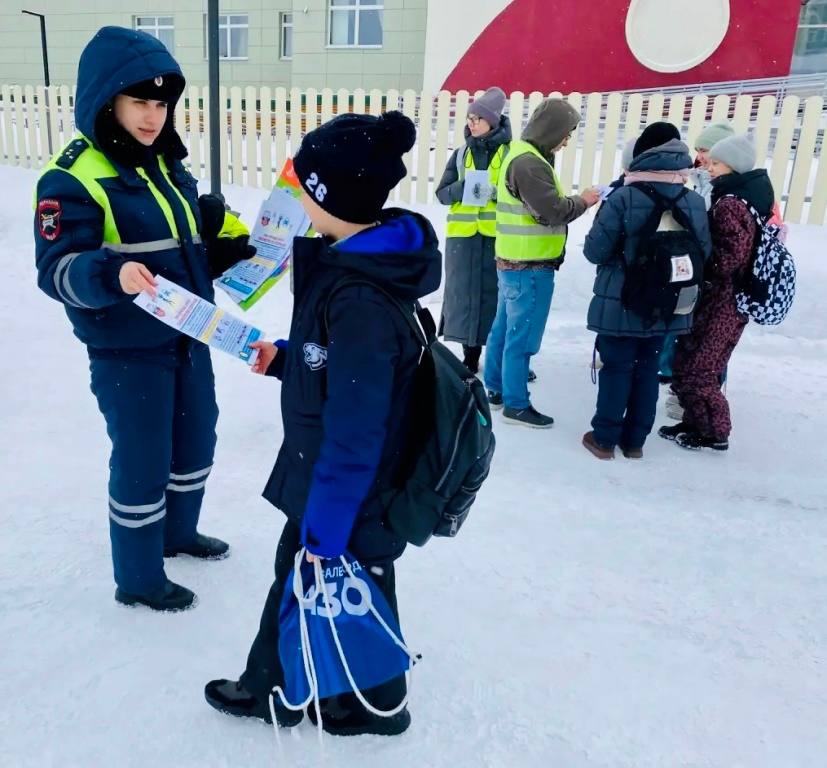 Госавтоинспекция Салехарда и родительский патруль провели акцию по безопасности пешеходов Госавтоинспекция Салехарда и родительский патруль провели акцию по безопасности пешеходов