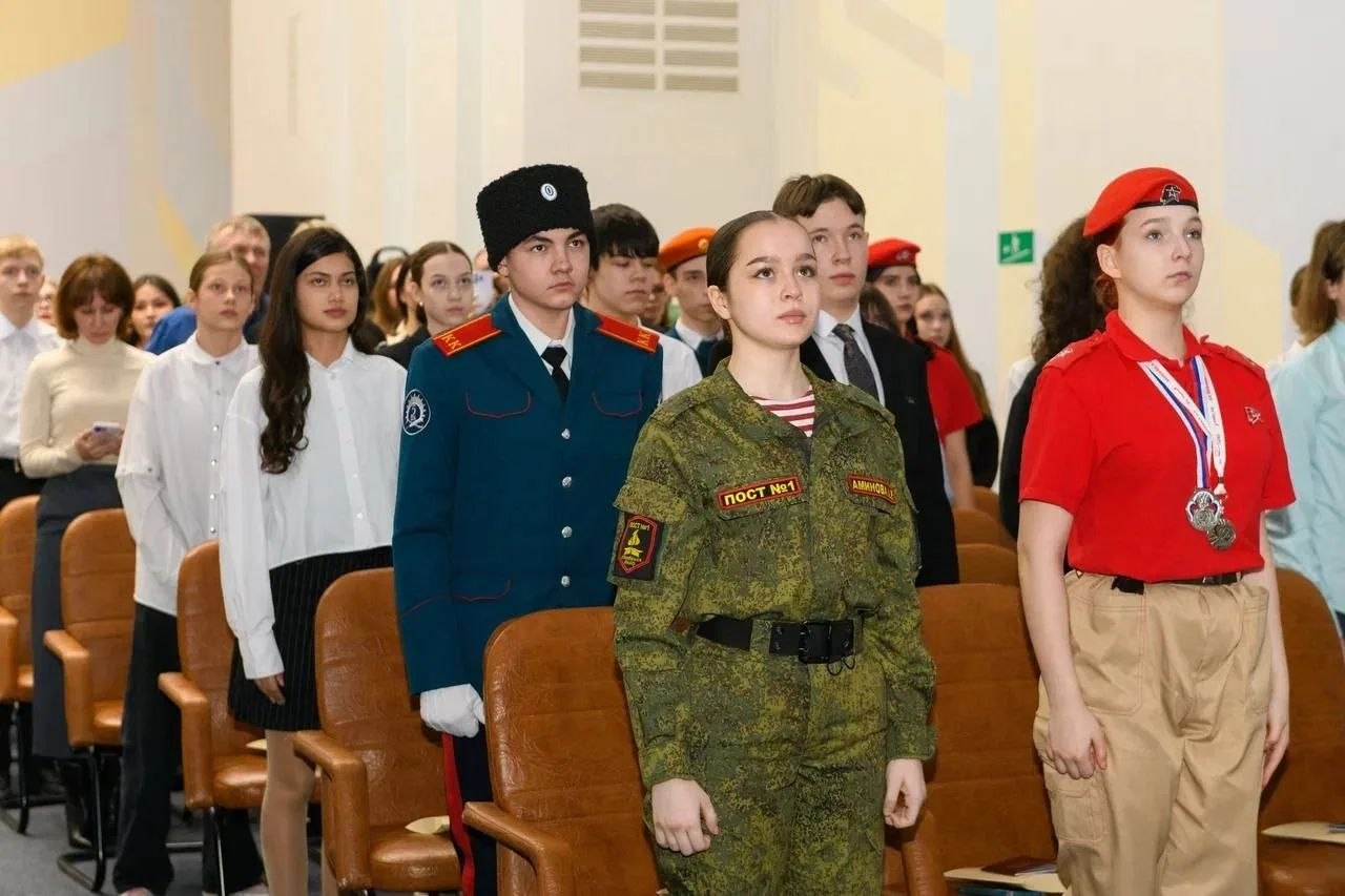 Алексей Романов: Вручил первые паспорта 36 юным активистам «Движения Первых» — участникам всероссийского проекта «Мы — граждане России!» Алексей Романов: Вручил первые паспорта 36 юным активистам «Движения Первых» — участникам всероссийского проекта «Мы — граждане России!»