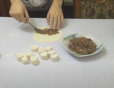 Как приготовить кутабы с мясом: простой и вкусный рецепт