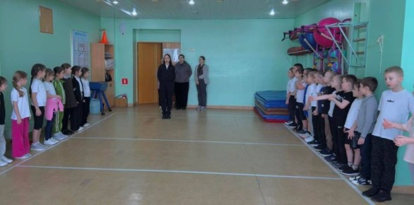 Пуровские автоинспекторы провели линейки безопасности в преддверии весенних каникул