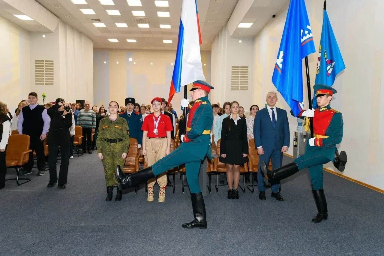 Алексей Романов: Вручил первые паспорта 36 юным активистам «Движения Первых» — участникам всероссийского проекта «Мы — граждане России!» Алексей Романов: Вручил первые паспорта 36 юным активистам «Движения Первых» — участникам всероссийского проекта «Мы — граждане России!»