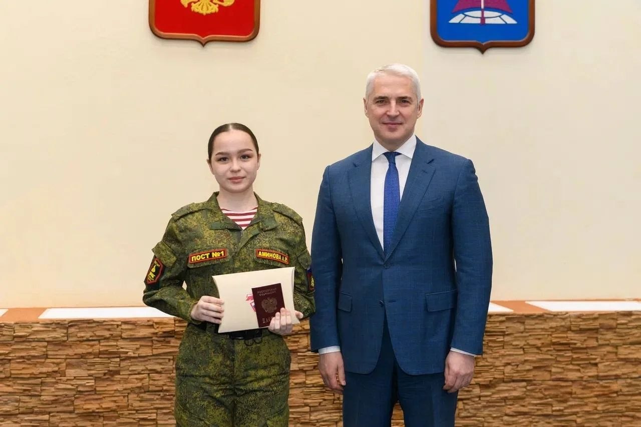 Алексей Романов: Вручил первые паспорта 36 юным активистам «Движения Первых» — участникам всероссийского проекта «Мы — граждане России!» Алексей Романов: Вручил первые паспорта 36 юным активистам «Движения Первых» — участникам всероссийского проекта «Мы — граждане России!»