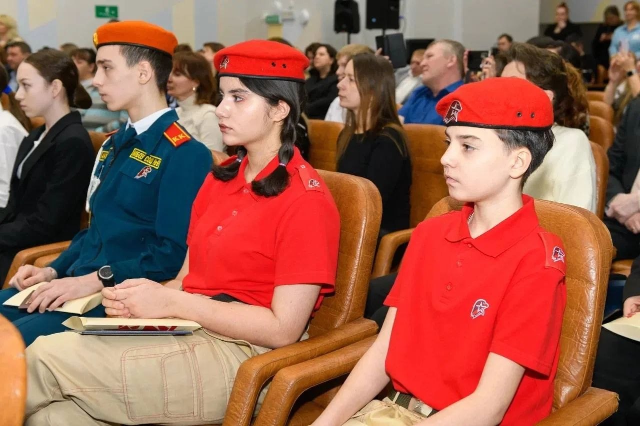 Алексей Романов: Вручил первые паспорта 36 юным активистам «Движения Первых» — участникам всероссийского проекта «Мы — граждане России!» Алексей Романов: Вручил первые паспорта 36 юным активистам «Движения Первых» — участникам всероссийского проекта «Мы — граждане России!»