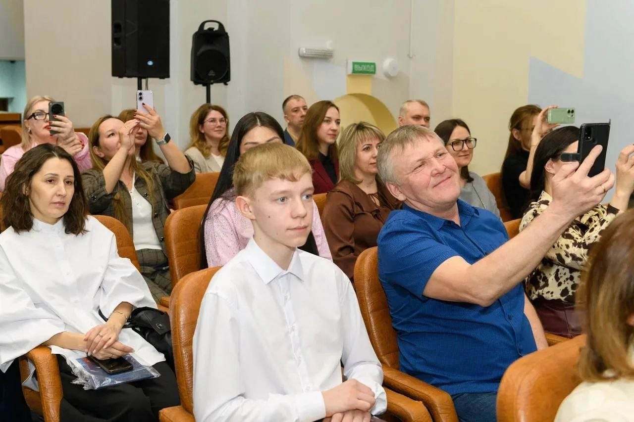 Алексей Романов: Вручил первые паспорта 36 юным активистам «Движения Первых» — участникам всероссийского проекта «Мы — граждане России!» Алексей Романов: Вручил первые паспорта 36 юным активистам «Движения Первых» — участникам всероссийского проекта «Мы — граждане России!»