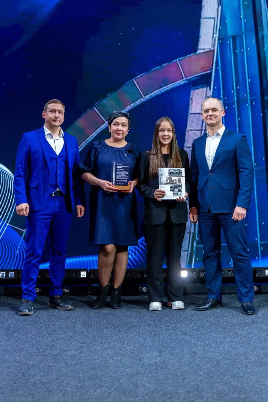 Алексей Титовский: От имени Губернатора Ямала с гордостью вручил благодарственные письма родителям, чьи дети добились выдающихся успехов в учёбе, спорте, творчестве и общественной жизни Салехарда Алексей Титовский: От имени Губернатора Ямала с гордостью вручил благодарственные письма родителям, чьи дети добились выдающихся успехов в учёбе, спорте, творчестве и общественной жизни Салехарда