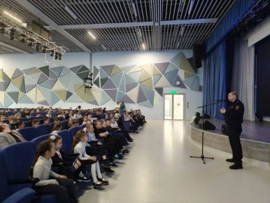 Госавтоинспекция провела мероприятие «Внимание - дети!» в СОШ № 7 города Лабытнанги