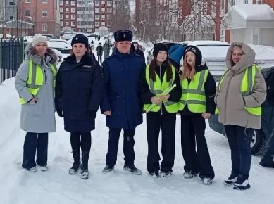 Автоинспекторы совместно с сотрудниками ОУУПиПДН Ноябрьска проводят профилактические беседы