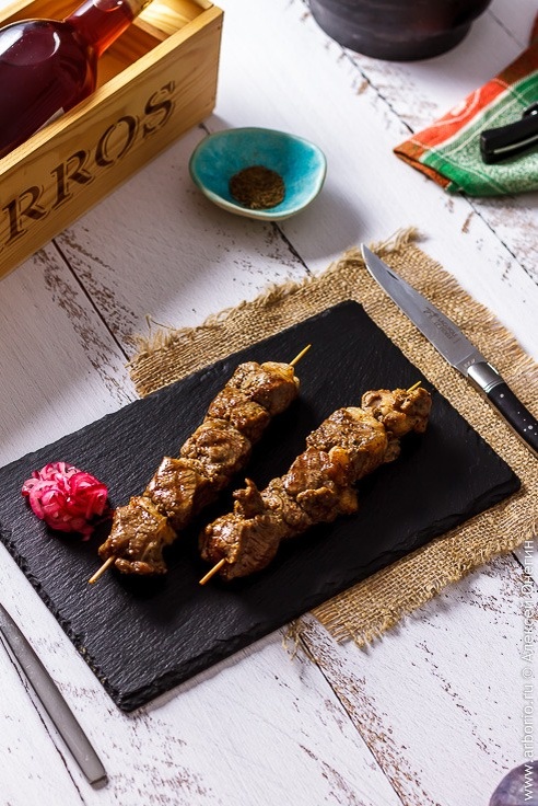 Классический шашлык из баранины: просто, вкусно, без излишеств