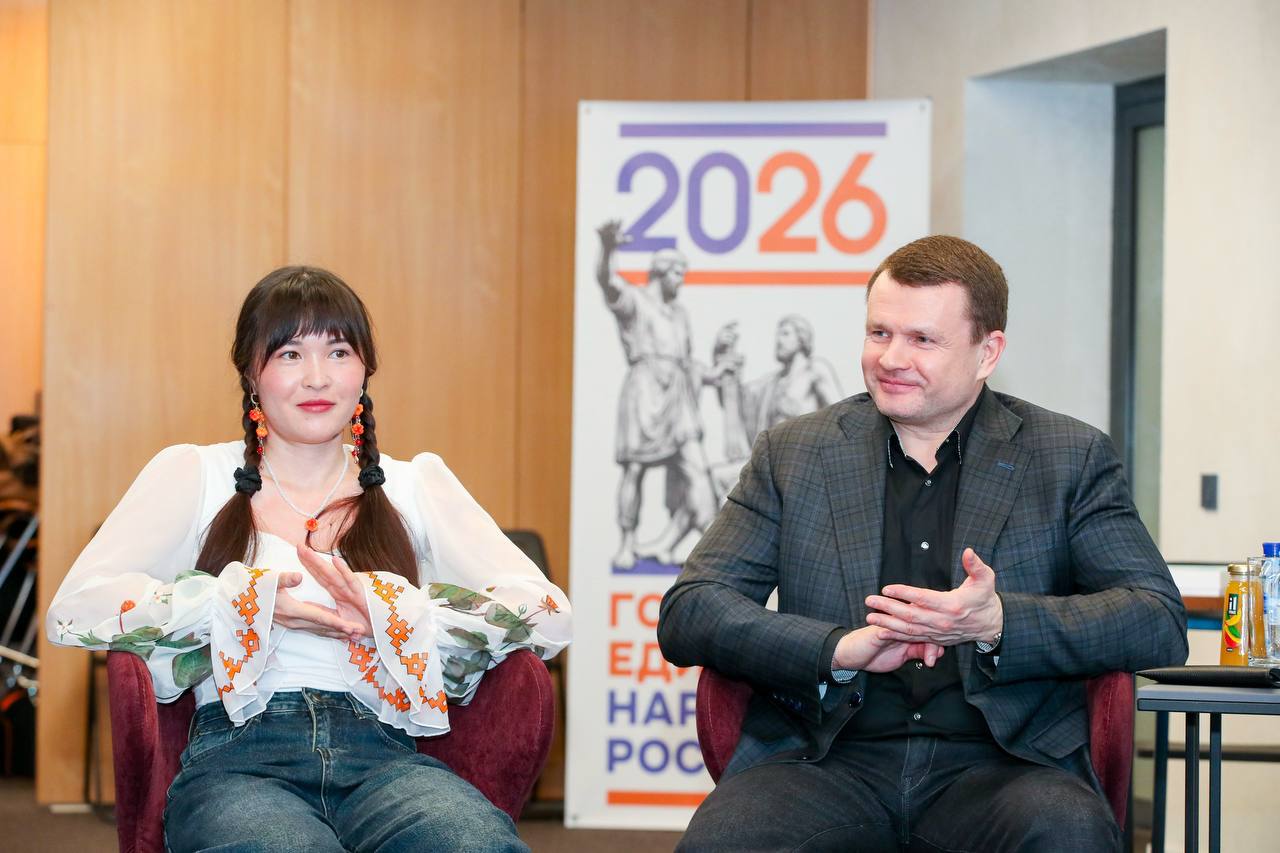 Дмитрий Жаромских встретился с кандидатами в новый состав Молодёжного Совета при главе Надымского района Дмитрий Жаромских встретился с кандидатами в новый состав Молодёжного Совета при главе Надымского района