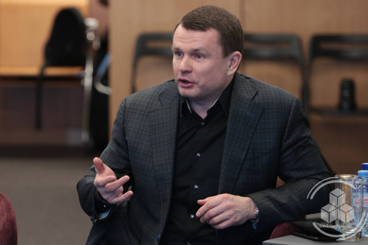 Дмитрий Жаромских встретился с кандидатами в новый состав Молодёжного Совета при главе Надымского района Дмитрий Жаромских встретился с кандидатами в новый состав Молодёжного Совета при главе Надымского района