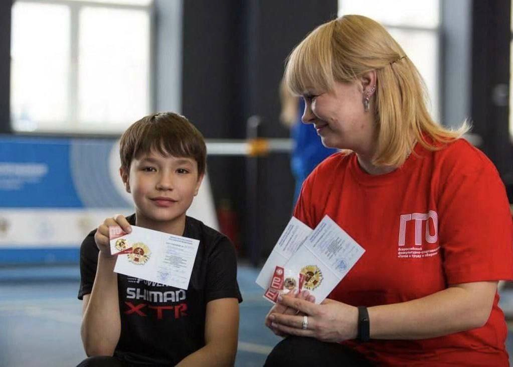 ГТО: от мала до велика!. Знаете ли вы, что сдать нормативы ГТО может каждый? Да-да, даже малыши и те, кому за 70, могут стать обладателями знака