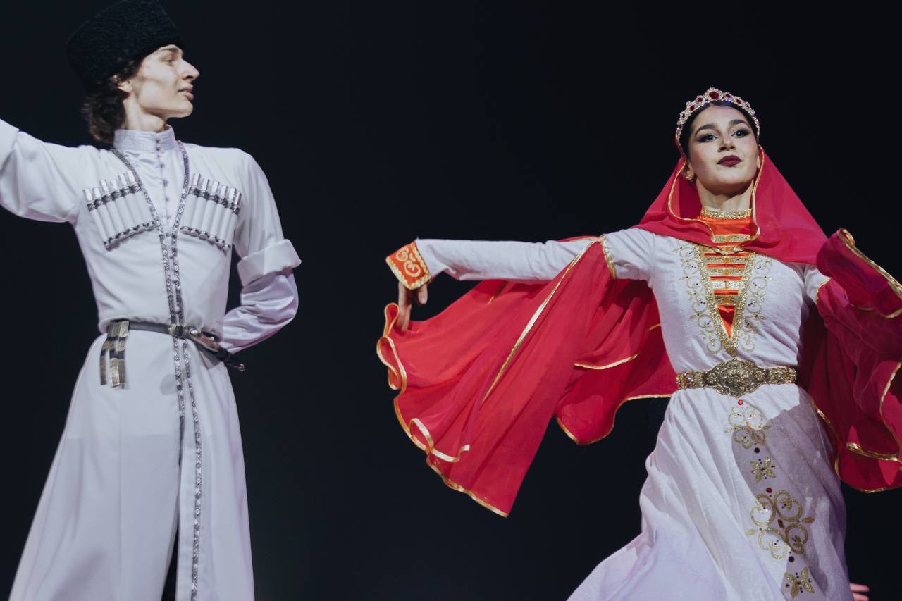 «Нить традиций»: яркий вечер кавказского танца «Нить традиций»: яркий вечер кавказского танца