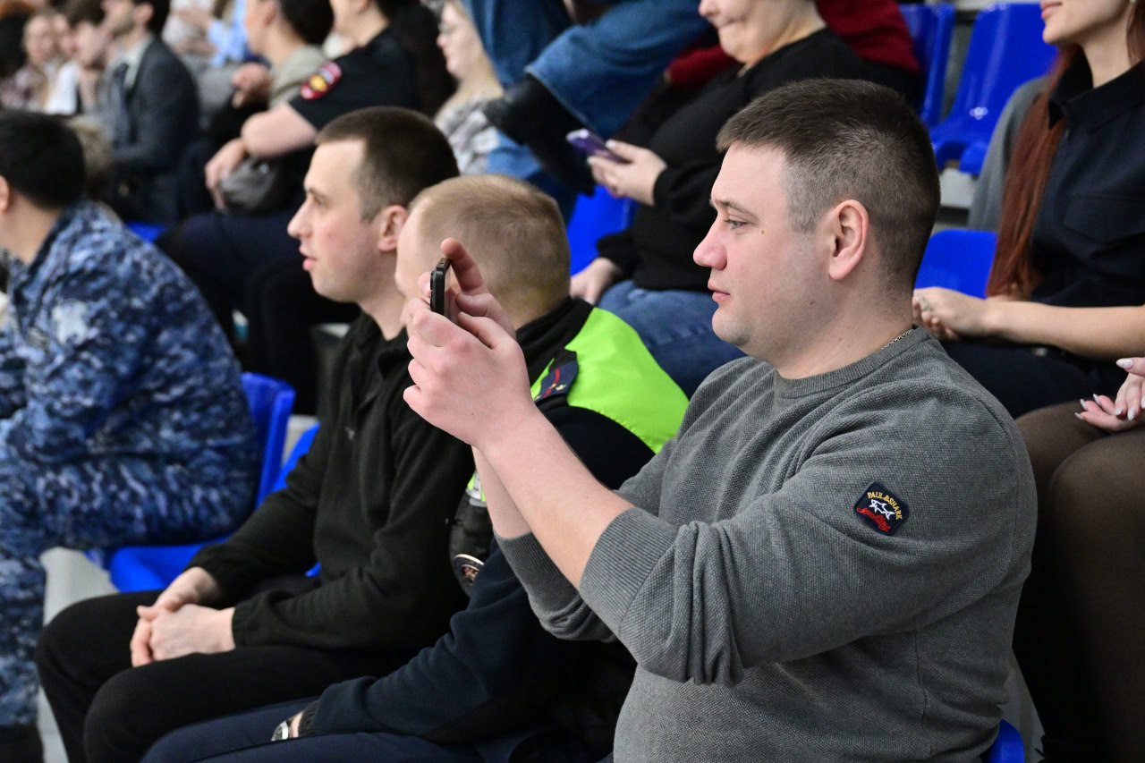 В Новом Уренгое проходит турнир по мини-футболу среди команд органов внутренних дел памяти Заура Керейтова В Новом Уренгое проходит турнир по мини-футболу среди команд органов внутренних дел памяти Заура Керейтова