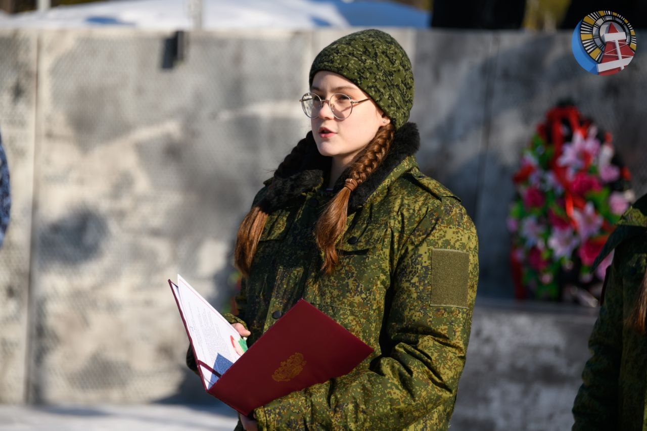 В Ноябрьске, в день 10летия со дня основания войск национальной гвардии РФ, у монумента воинузащитнику прошла церемония принятия присяги В Ноябрьске, в день 10летия со дня основания войск национальной гвардии РФ, у монумента воинузащитнику прошла церемония принятия присяги