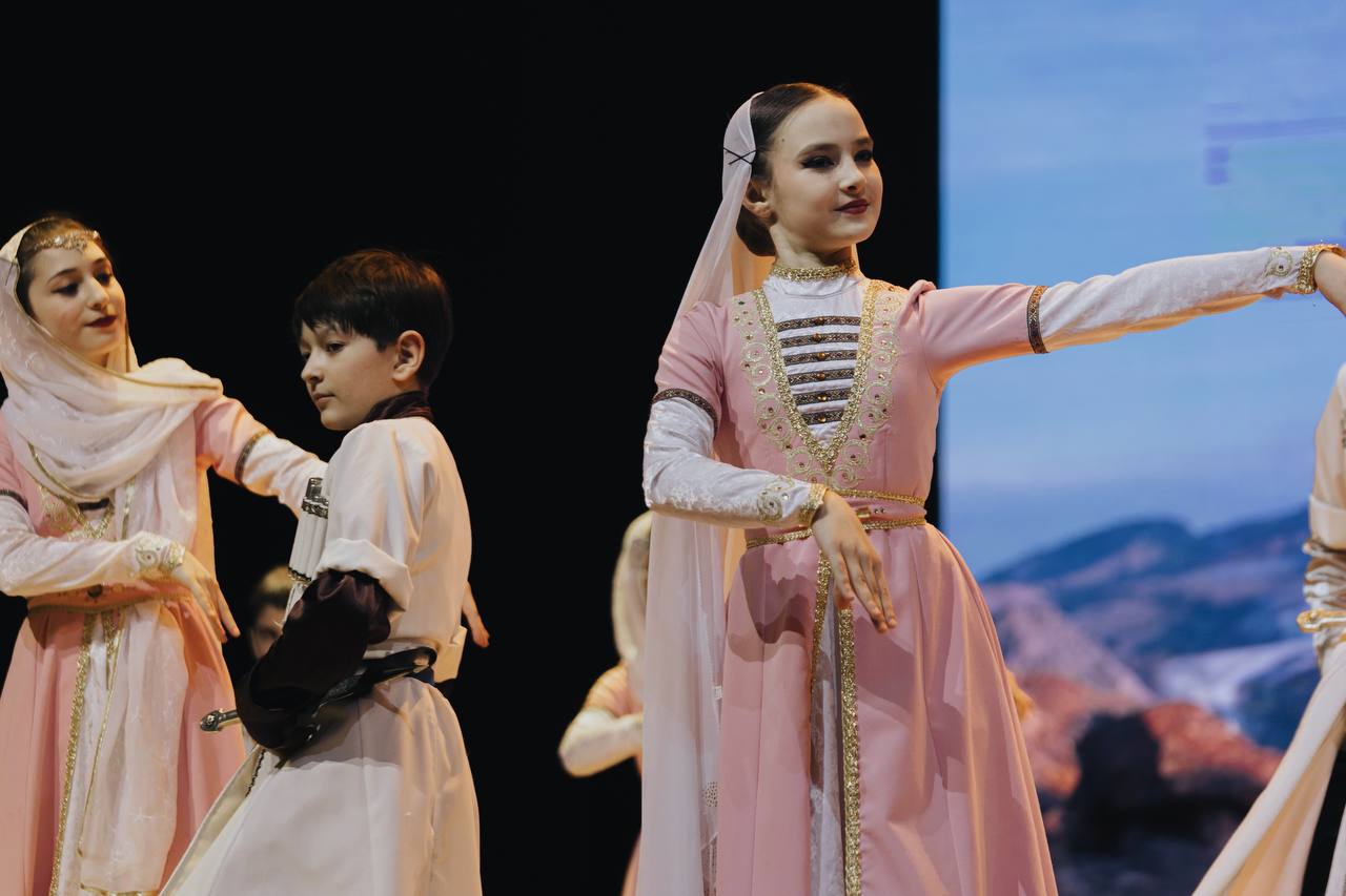 «Нить традиций»: яркий вечер кавказского танца «Нить традиций»: яркий вечер кавказского танца
