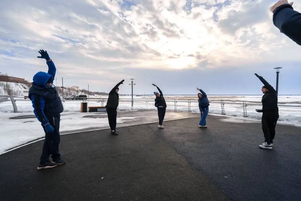 Алексей Титовский: Завершаем с коллегами рабочие будни тренировкой на свежем воздухе Алексей Титовский: Завершаем с коллегами рабочие будни тренировкой на свежем воздухе