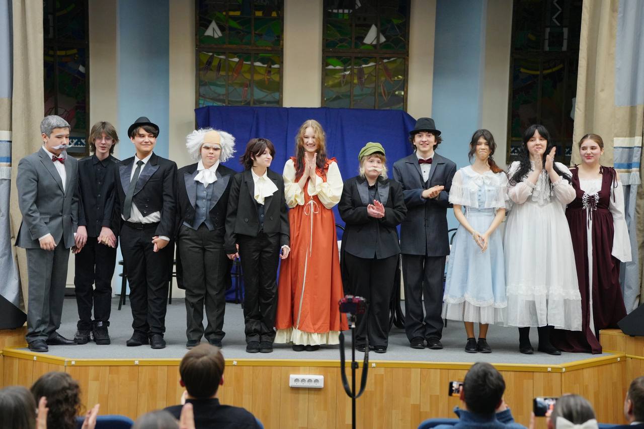«Вишнёвый сад» открыл сезон: в городе стартовал III фестиваль школьных театров «Вишнёвый сад» открыл сезон: в городе стартовал III фестиваль школьных театров