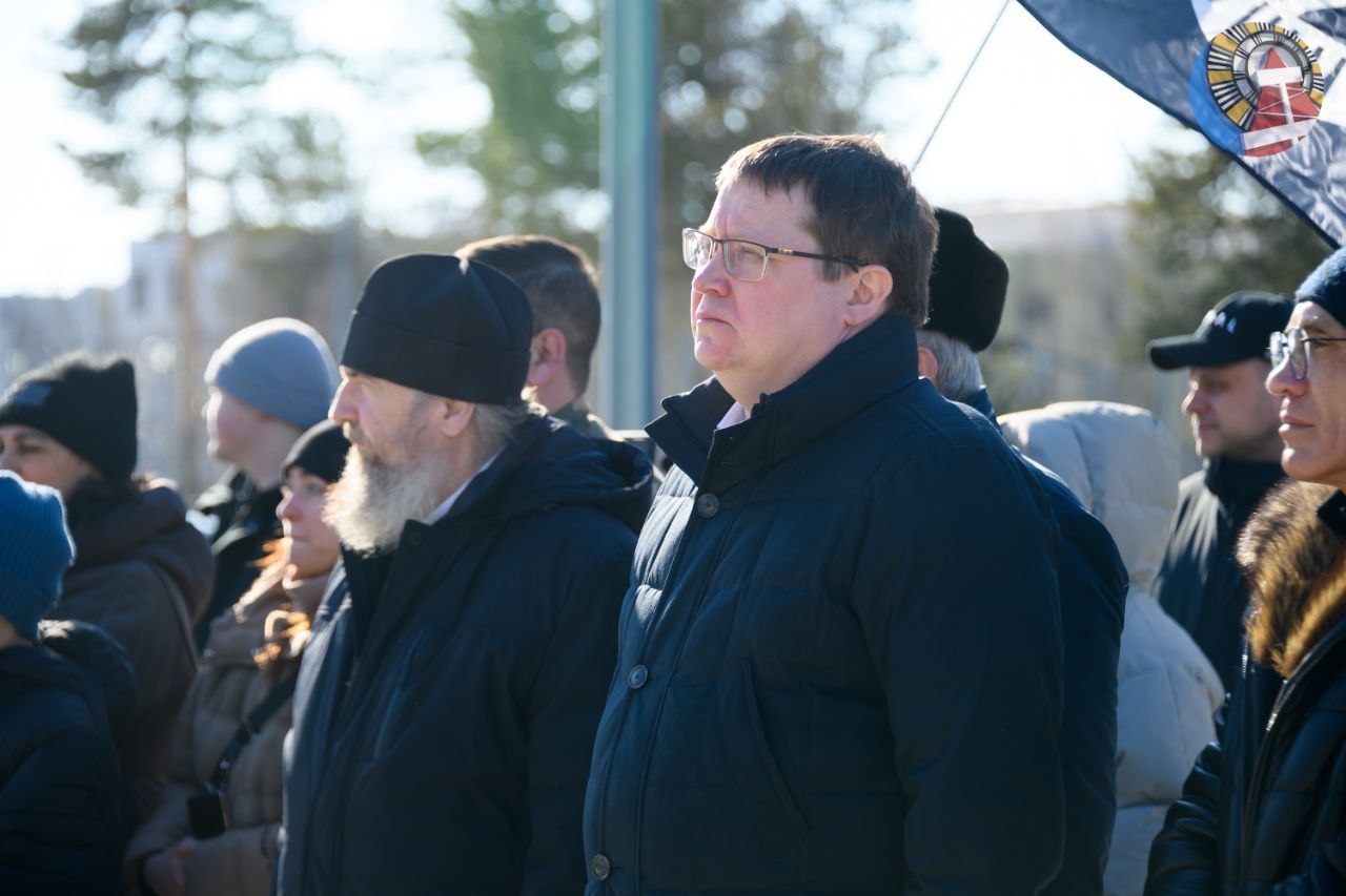 В Ноябрьске, в день 10летия со дня основания войск национальной гвардии РФ, у монумента воинузащитнику прошла церемония принятия присяги В Ноябрьске, в день 10летия со дня основания войск национальной гвардии РФ, у монумента воинузащитнику прошла церемония принятия присяги