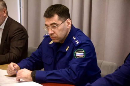 Прокурор автономного округа Дмитрий Конош и региональный Уполномоченный по правам человека Андрей Нестерук провели личный прием населения в региональном филиале Государственного Фонда «Защитники Отечества»