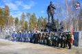 В Ноябрьске, в день 10летия со дня основания войск национальной гвардии РФ, у монумента воинузащитнику прошла церемония принятия присяги
