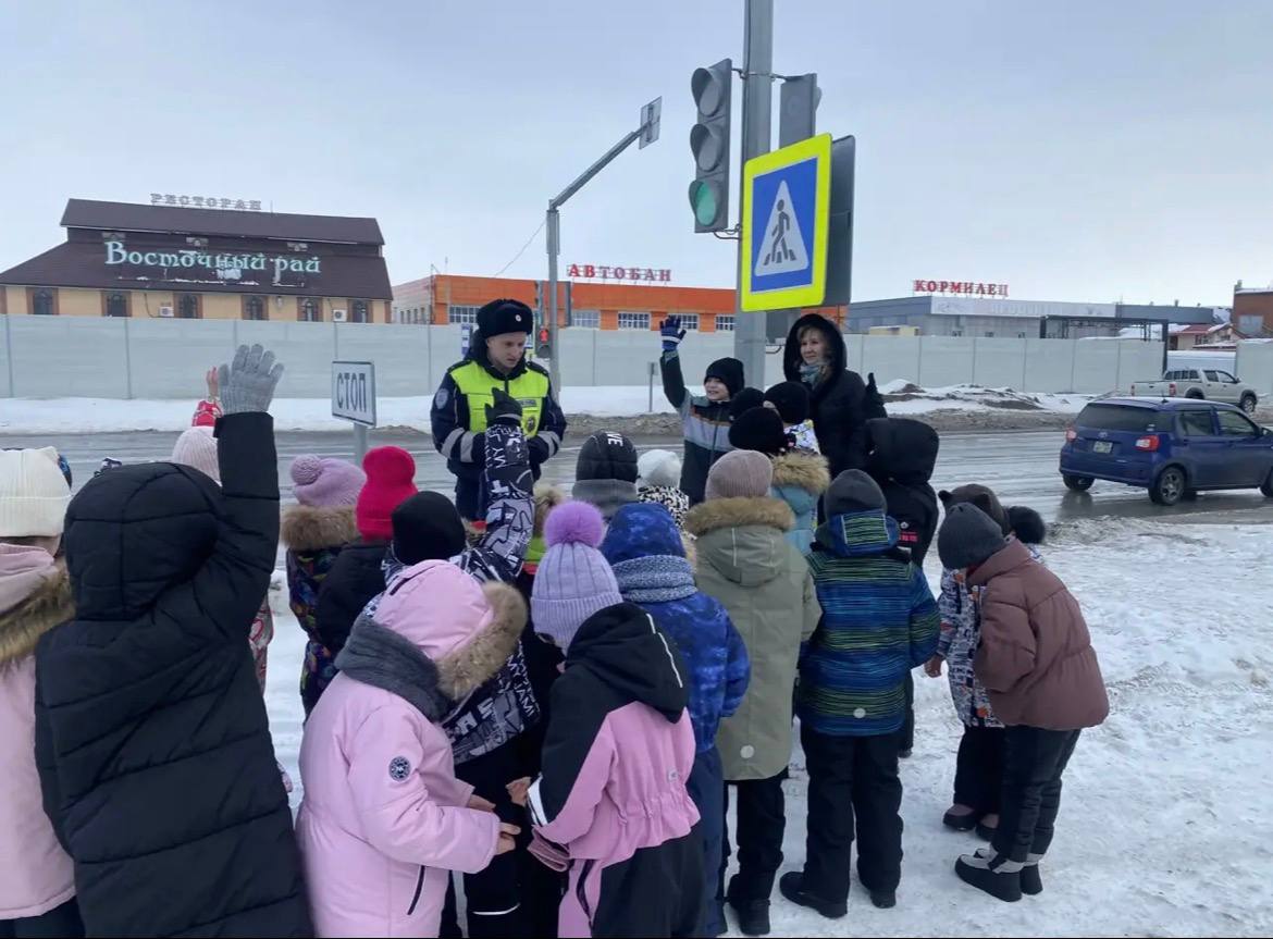 Новоуренгойские автоинспекторы провели блиц-урок по дорожной безопасности