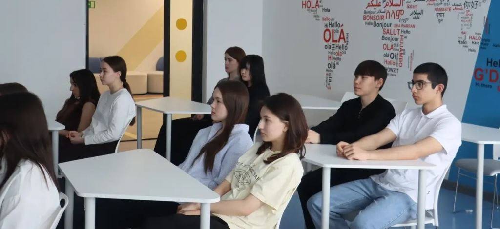 Пуровские автоинспекторы провели беседу с учащимися о важности дисциплины на дорогах