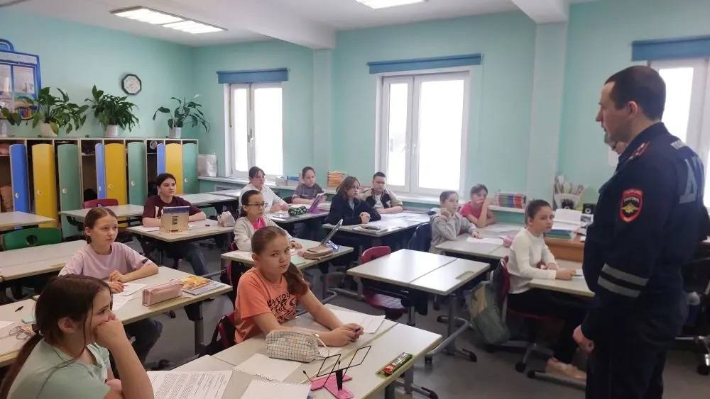 Автоинспекторы г. Лабытнанги провели мероприятие в СОШ № 5, направленное на повышение безопасности учащихся на дороге