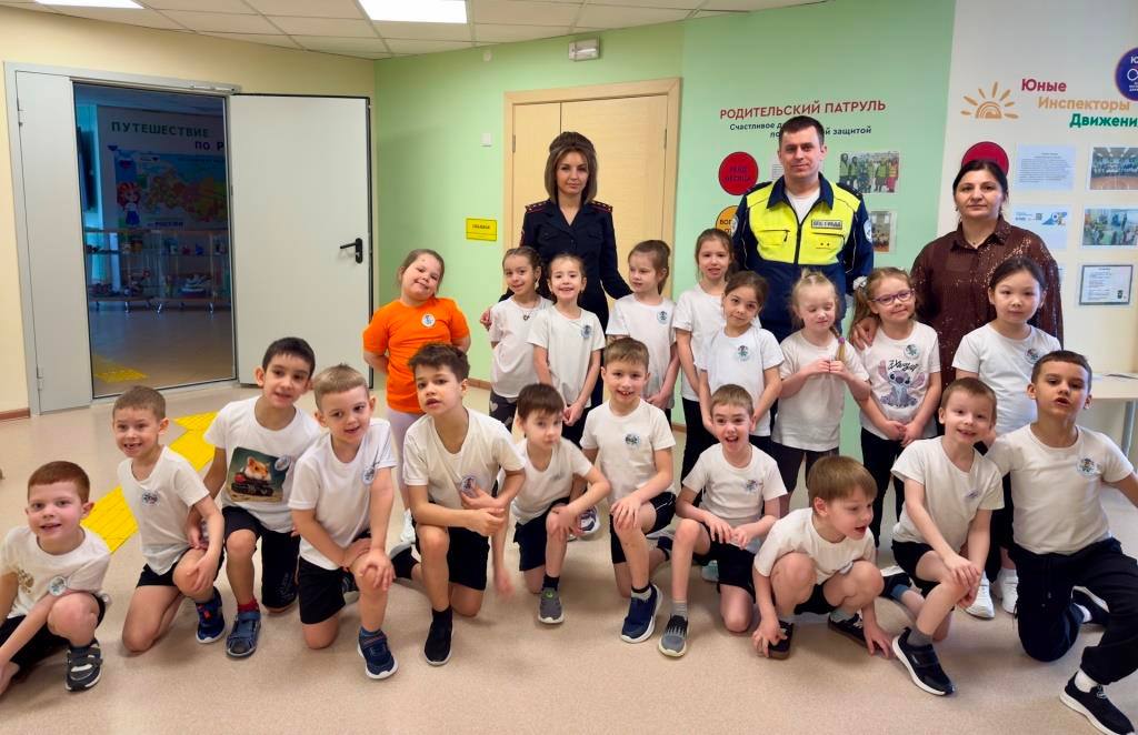 В детском саду «Умка» сотрудники Губкинской Госавтоинспекции провели увлекательный урок безопасности В детском саду «Умка» сотрудники Губкинской Госавтоинспекции провели увлекательный урок безопасности