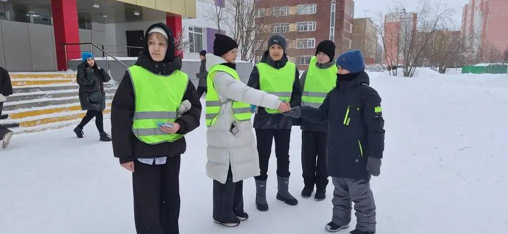 В Новом Уренгое автоинспекторы провели проверку ношения световозвращающих элементов В Новом Уренгое автоинспекторы провели проверку ношения световозвращающих элементов