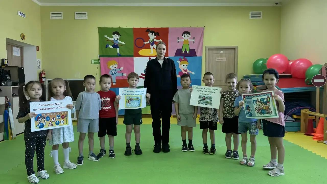 Тазовские автоинспекторы провели для воспитанников детского сада «Рыбка» познавательное занятие по безопасности дорожного движения Тазовские автоинспекторы провели для воспитанников детского сада «Рыбка» познавательное занятие по безопасности дорожного движения