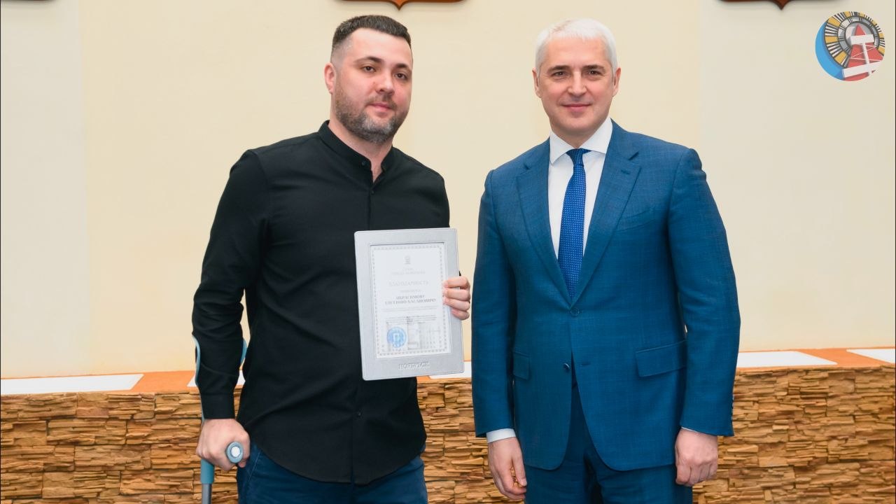 Накануне в Ноябрьске прошла церемония награждения — почти 40 наград получили ноябряне, в том числе - это Почётные грамоты и Благодарности губернатора ЯНАО и главы города Накануне в Ноябрьске прошла церемония награждения — почти 40 наград получили ноябряне, в том числе - это Почётные грамоты и Благодарности губернатора ЯНАО и главы города