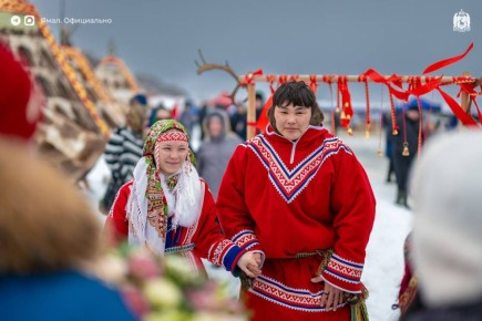 В Аксарке на празднике Дня оленевода состоялись три церемонии бракосочетания